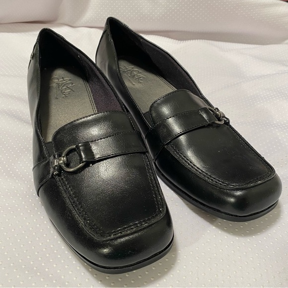 Stylish Black Loafers for Women - Picture 9 of 9